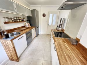 Kitchen- click for photo gallery